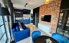 River View Downtown Apartment With Balcony